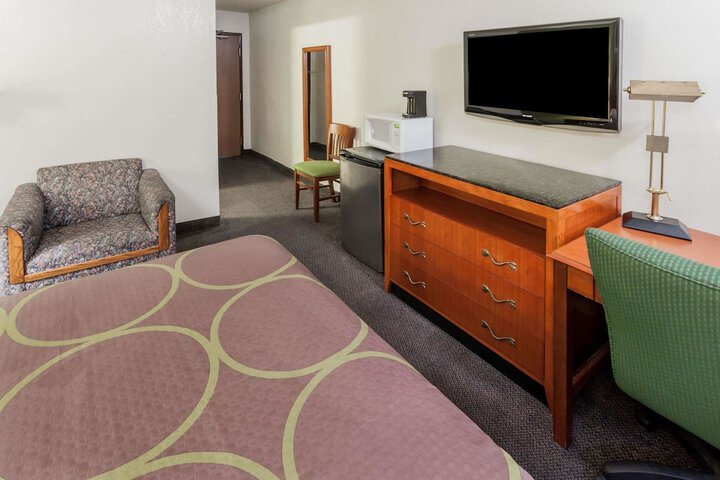 1 King Bed (7 of 20)