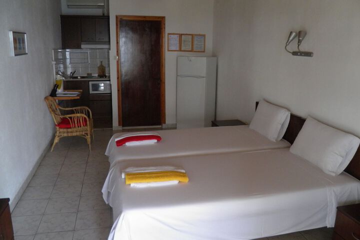 Room 5 of 16
