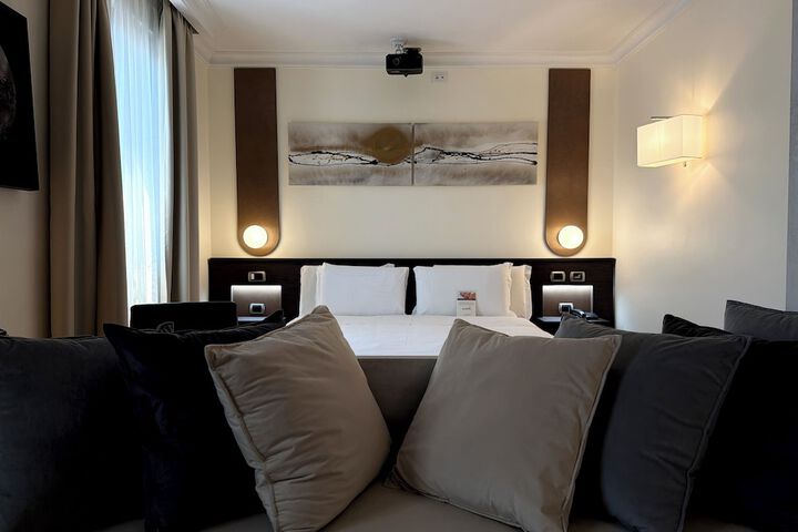Room 52 of 185