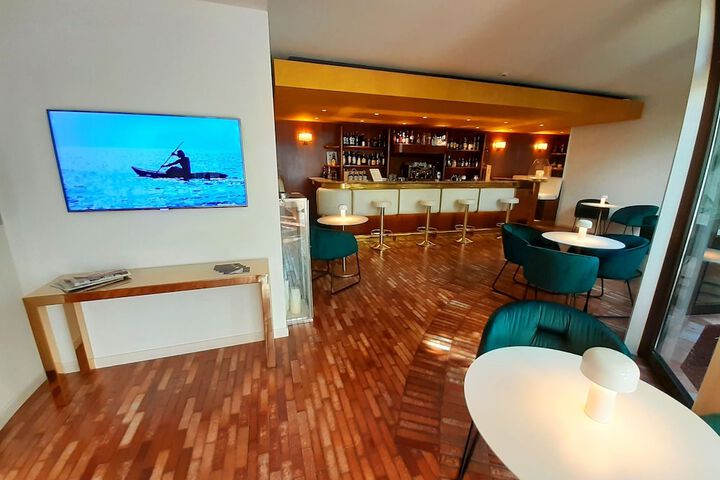 Lounge 113 of 134