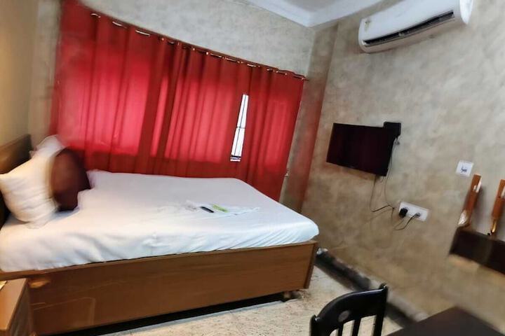 Room 22 of 83