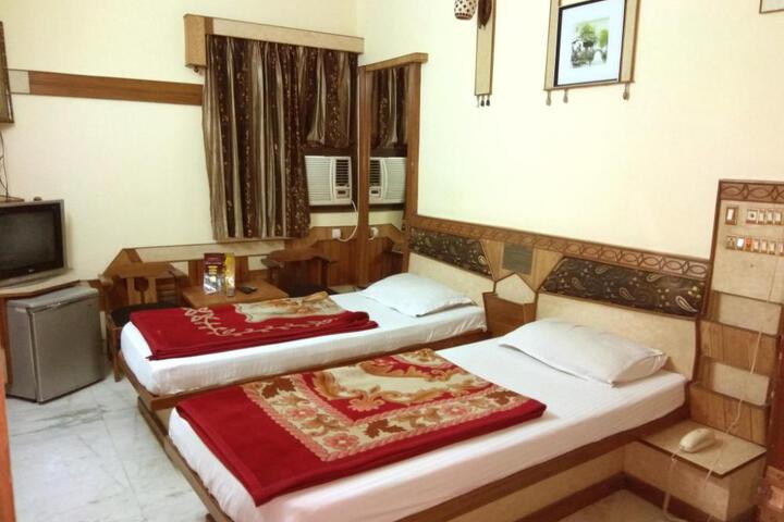 Cottage Crown Plaza