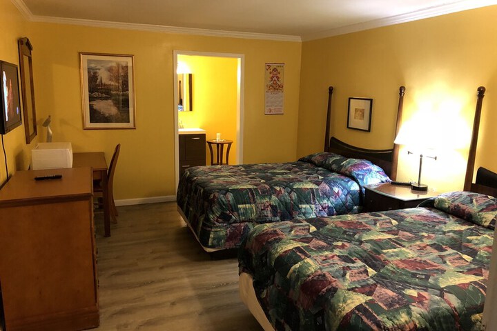 Room 10 of 14