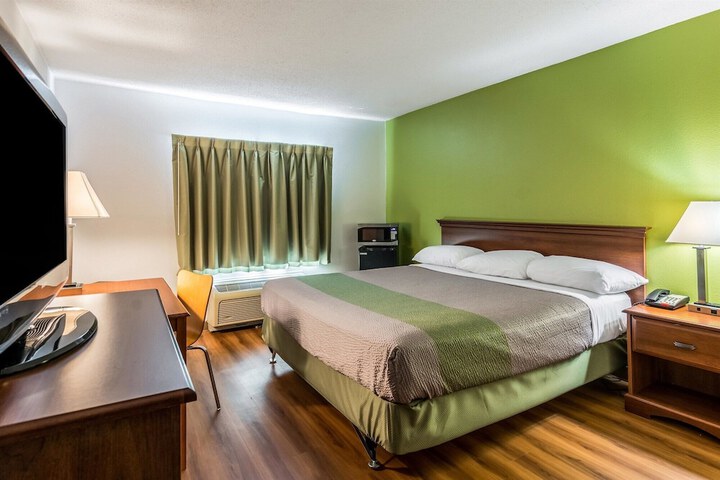 Room 18 of 42