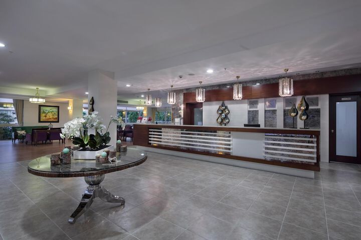 Entrance & Lobby