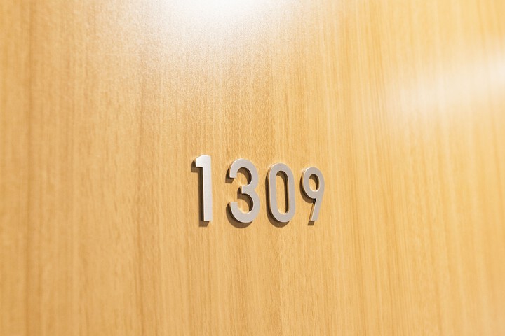 Room 7 of 76