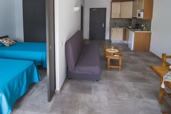 Room 7 of 18