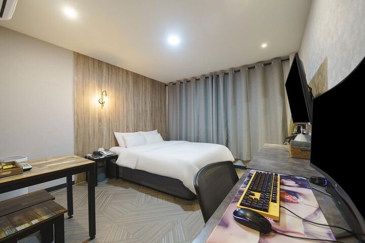 Room 70 of 82