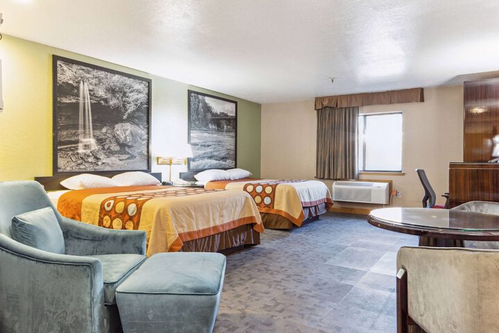 1 Queen Bed Accessible Room (2 of 20)