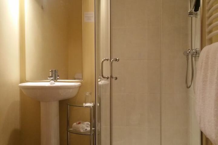 Room 4 of 14