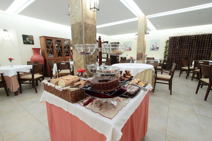Breakfast/Coffee Service 77 of 174