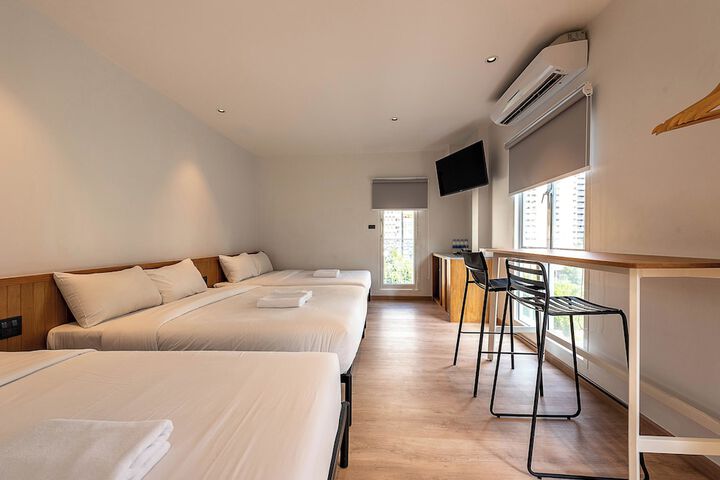 Room 12 of 27