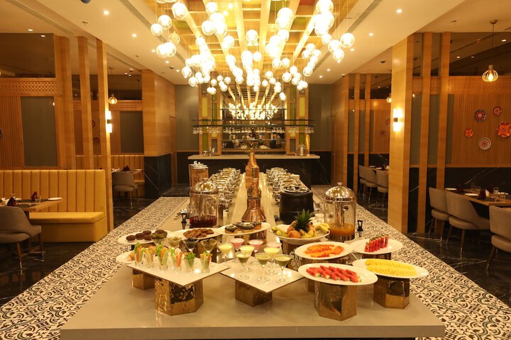 Dining 14 of 24