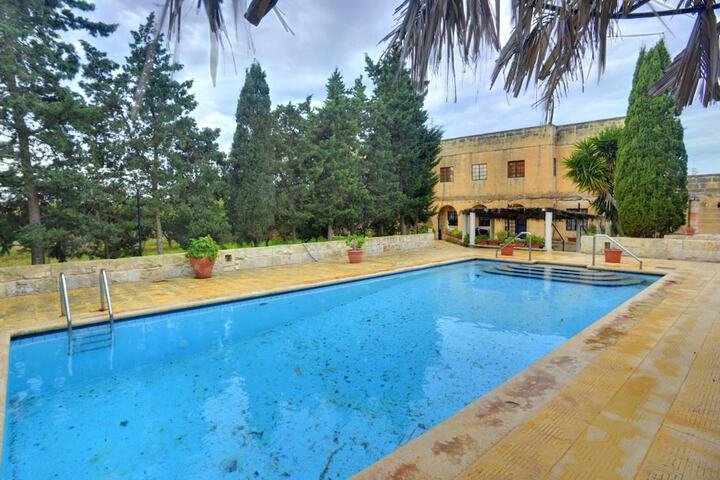 Pool Hotel
