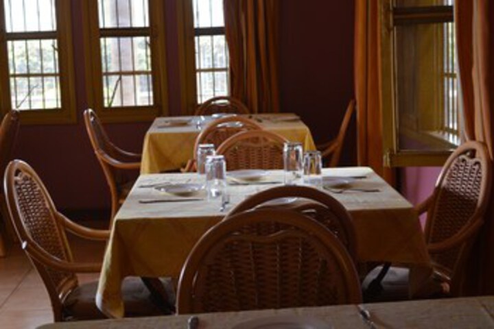 Dining 15 of 29