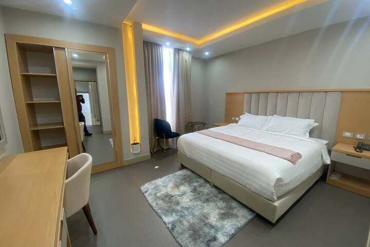 Room 6 of 30