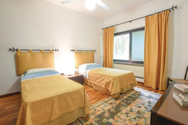 Room 4 of 21