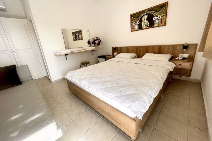 Room 4 of 40