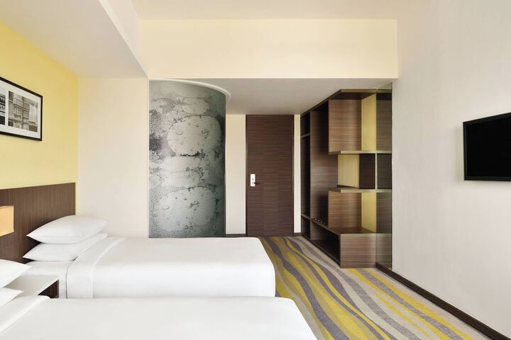Room 10 of 37