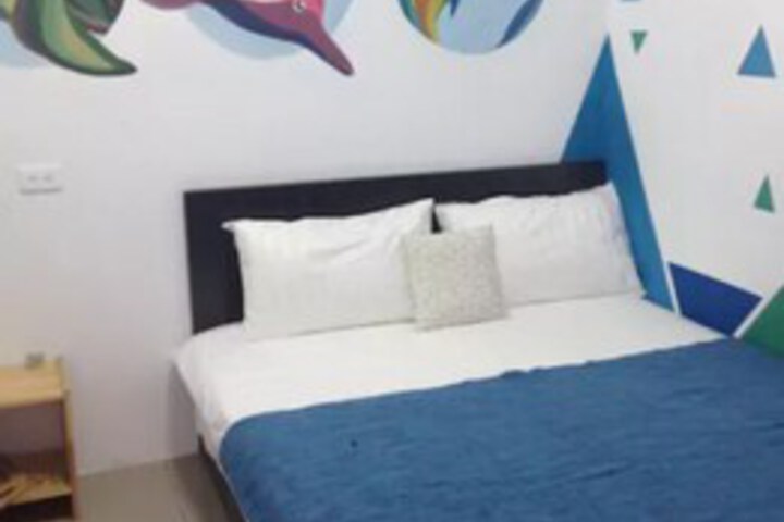 Room 7 of 12