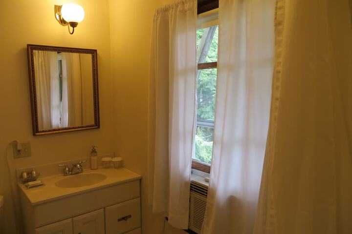 Room 25 of 34