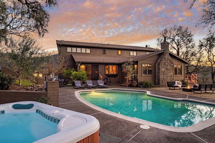 3.5-acre 5bdr Rereat w / Views Pool + Hot Tub, Fire Pit Gable by Avantstay