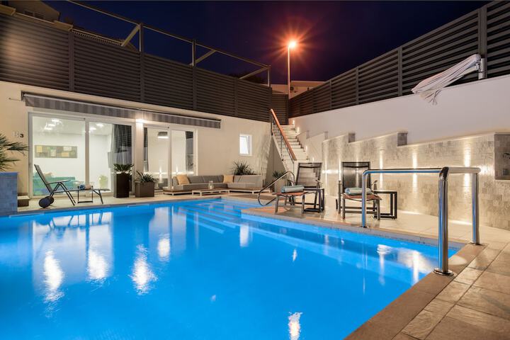 Pool 104 of 169