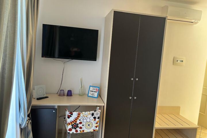 Room 30 of 80