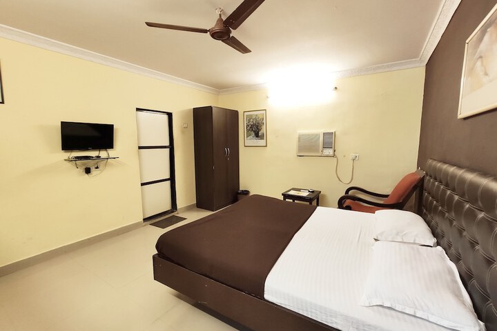 Room 9 of 22