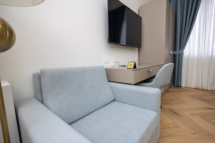 Room 16 of 33