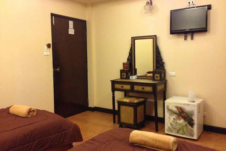 Room 25 of 40