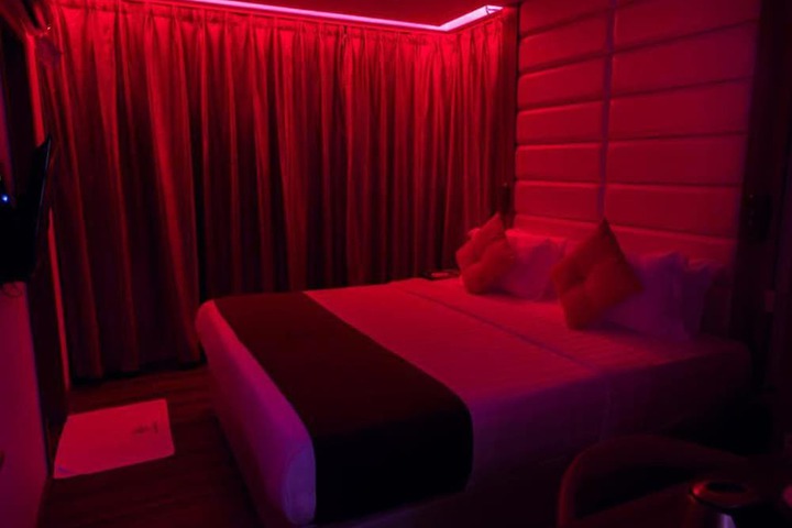 Room 37 of 74