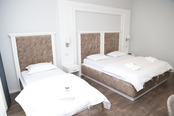 Room 2 of 65