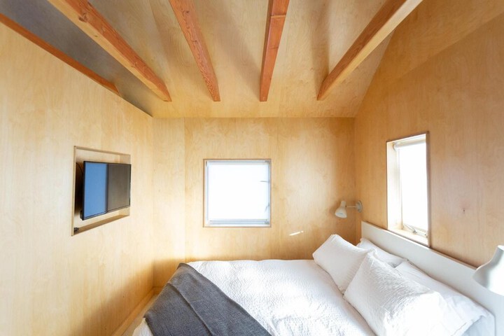 Room 13 of 128