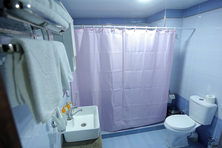 Room 37 of 62