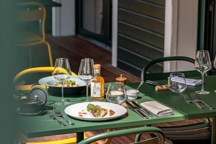 Dining 52 of 81