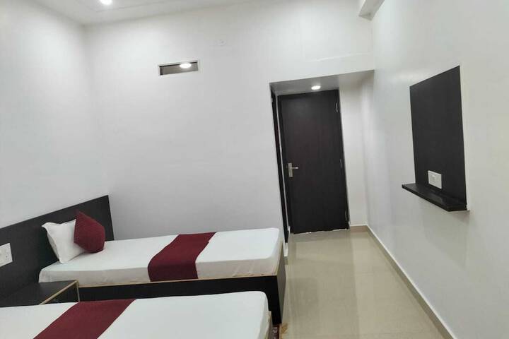 Room 7 of 16