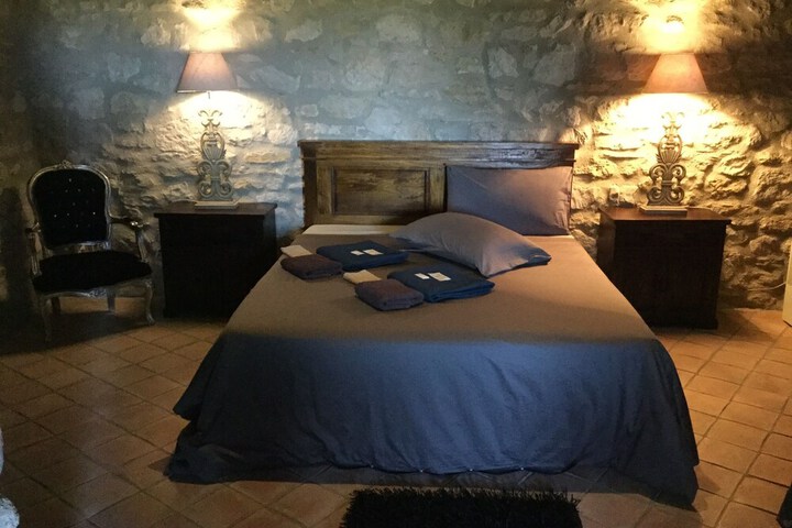 Room 4 of 155