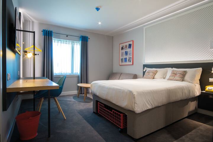 Room 8 of 32