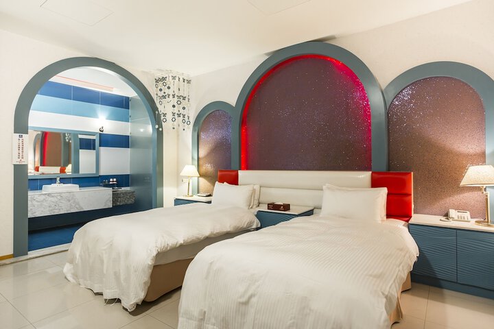 Room 33 of 67