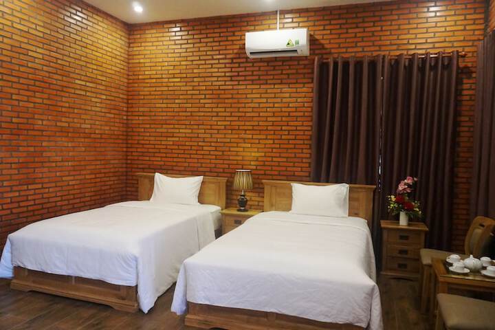 Room 3 of 73