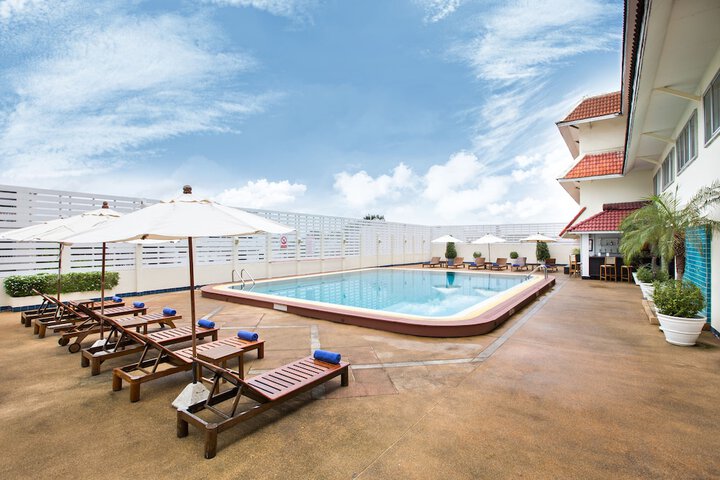 Pool 33 of 78