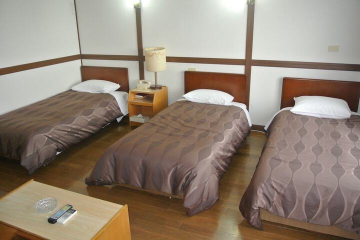 Room 6 of 32