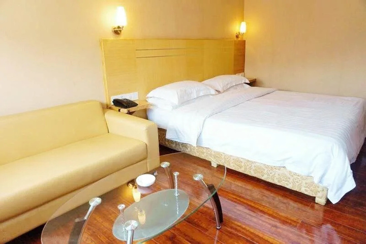 Room 6 of 15