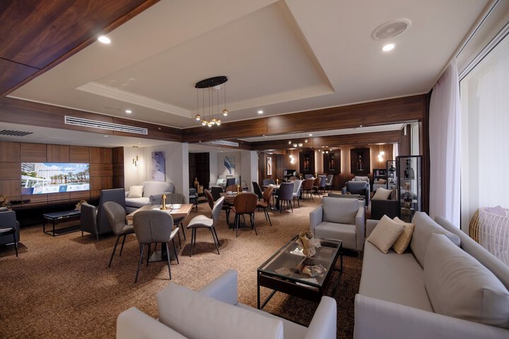 Lounge 62 of 79