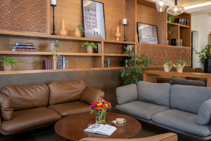 Entrance & Lobby