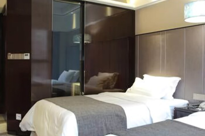 Room 2 of 8
