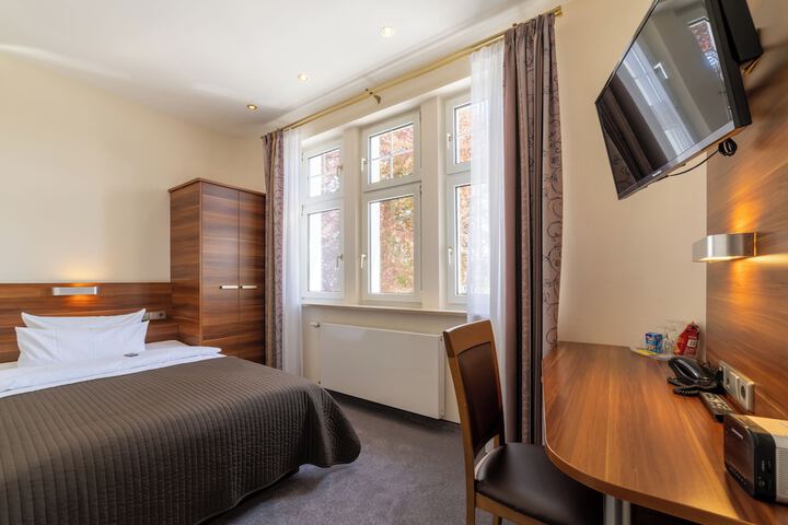 Room 4 of 38
