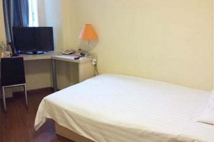 Room 6 of 7