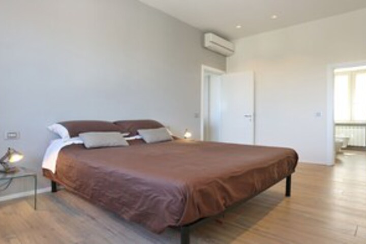 Room 16 of 22